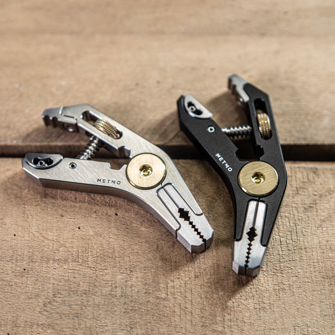 MetMo Pocket Grip in hand