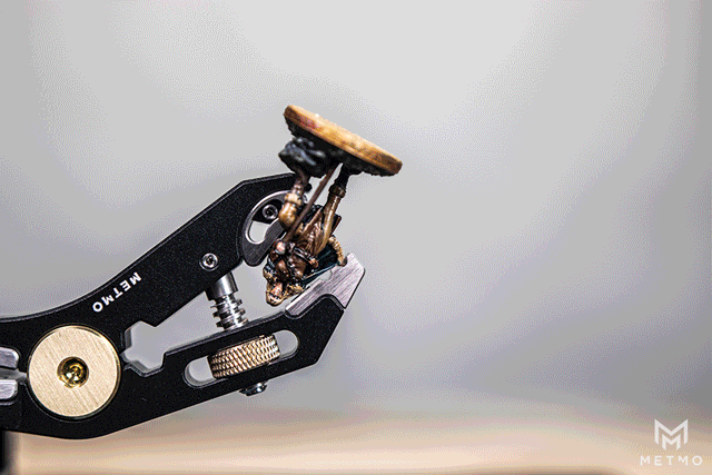 MetMo Pocket Grip in action